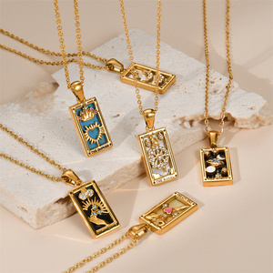 Perhiasan <span class=keywords><strong>Tarot</strong></span> klasik kalung liontin Pave kartu <span class=keywords><strong>Tarot</strong></span> persegi baja tahan karat berlapis emas 18k perhiasan astrologi antik wanita - Product Image 4