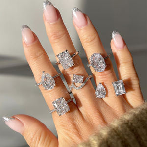 Anillos de Compromiso de Boda para Mujer de Alta Joyería en Plata de Ley 925 con Brillante Piedra de Moissanita D VVS1 de Pureza Radiante Cautivadora - Product Image 1