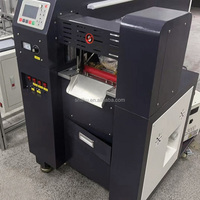 Machine de découpe laser automatique pour sangles avec perforateur de trous motorisé et découpeur de formes pour sangles jacquard, étiquettes, cordes et rubans