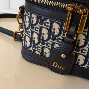 Fashionable Lady's Style <b>square</b> Handbag. With a Zipped Closure. Made of High-quality PU Material. - Product Image 5