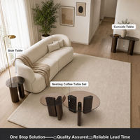 Ensemble de 2 tables basses gigognes rondes avec plateau en verre trempé fumé et pieds en MDF imitation bois de noyer, style moderne minimaliste pour salon