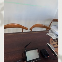 Système de surveillance sans fil pour chariot élévateur avec guide de positionnement laser pour la manutention de palettes et les opérations de chargement en entrepôt