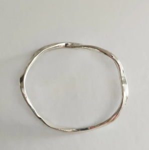 Bracciale ondulato in acciaio inox 316L bracciale moderno elegante lucido regalo per la sua mamma gioiello a prezzi accessibili - Product Image 2