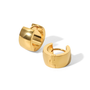 Aretes Huggie de Forma Geométrica, Chapados en Oro de 18K, Acero Inoxidable, Unisex, para Uso Diario - Product Image 5