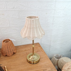 Lampada <span class=keywords><strong>da</strong></span> <span class=keywords><strong>Tavolo</strong></span> in Rattan a Prezzo di Fabbrica, Portatile, Ricaricabile Wireless, con Interruttore Touch, Regolabile, Base in Metallo USB, Colore Personalizzabile, Lampada <span class=keywords><strong>da</strong></span> Comodino - Product Image 2