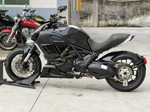 Ducati Diavel 1200S d'occasion, 1200cc, puissant cruiser musclé, haute performance, moto de rue à essence, fabriqué au Japon, vitesse 80 km/h - Product Image 2