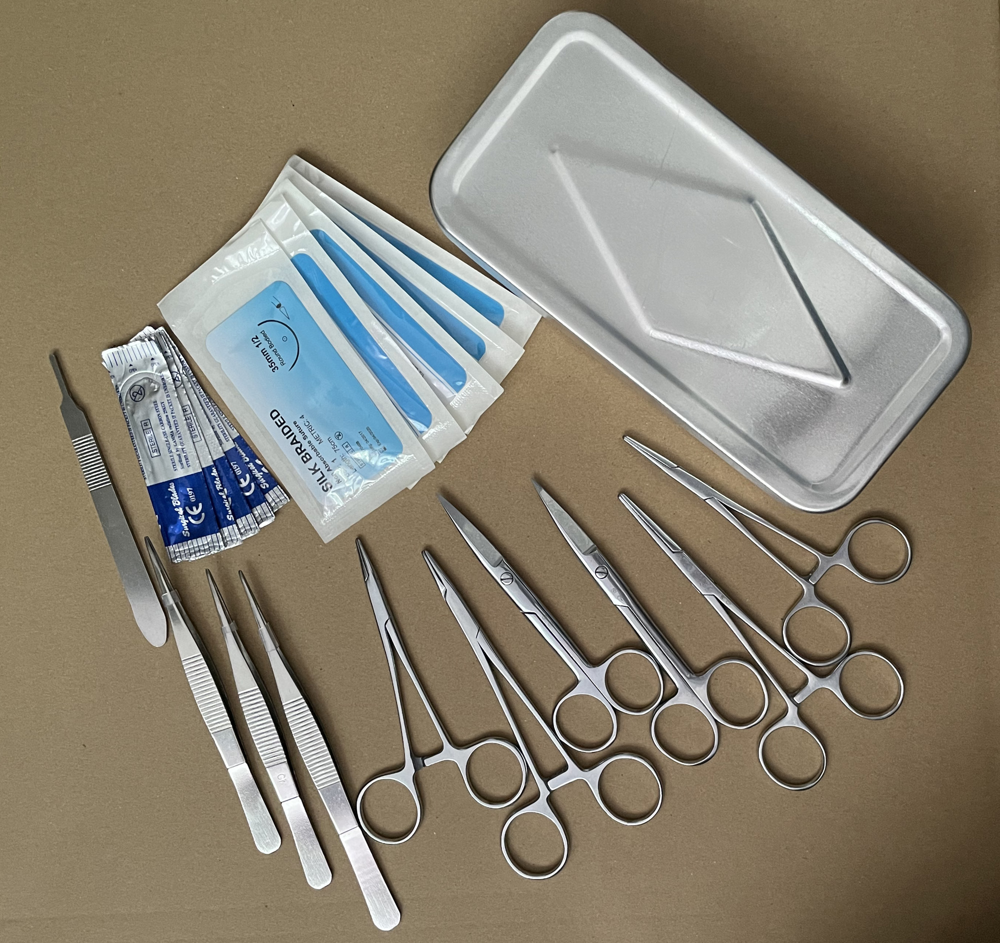 Набор хирургических инструментов, набор хирургических инструментов