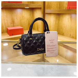 Sacs fourre-tout à bandoulière pour femmes à la mode à motifs de diamants à la mode - Product Image 4