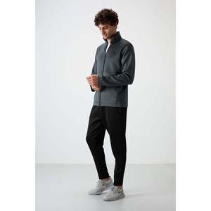Ensemble de survêtement Air Jones Bran pour homme en tissu scuba vert forêt et noir - Vêtements de sport en polyester pour un style de vie actif - Product Image 2