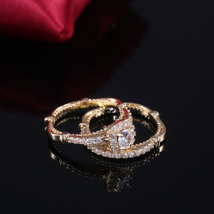 Anello Impilabile Color Oro per Donne, Gioiello Elegante e Scintillante, Vendita all'Ingrosso - Product Image 6