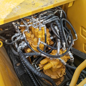 Offre Spéciale : Excavatrice sur chenilles SANY SY155C d'occasion, godet de 0,6 m³, brise-roche en option, très bien entretenue, matériel de terrassement à vendre - Product Image 2