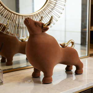 Figura de toro flocada EAZOM, decoración artística de resina marrón para sala de estar, mueble de TV, regalo de inauguración de casa - Product Image 1