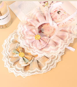 Bonito babero de encaje para perros, toalla de Saliva con lazo y diseño de flores de celosía, duradero, poliéster suave, estilo clásico, accesorios para <span class=keywords><strong>Collar</strong></span> de mascotas - Product Image 2