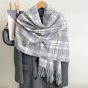 Bufanda de imitación de cachemira a cuadros para mujer, estilo coreano, cálida para invierno, con borlas. - Product Image 2