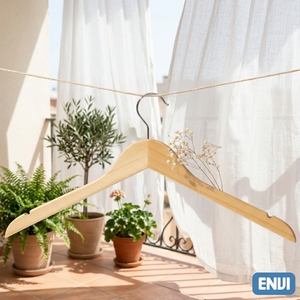 Cintre en bois écologique haut de gamme avec crochet en acier, design antidérapant pour armoire d'hôtel de luxe, service de logo personnalisé, vente en gros - Product Image 1