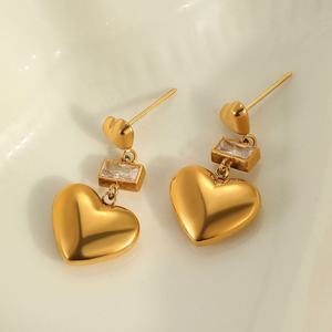 Boucles d'oreilles pendantes à double cœur de conception de niche européenne et américaine, élégantes en acier inoxydable et zircon, tendance, mode, simples et originales - Product Image 3