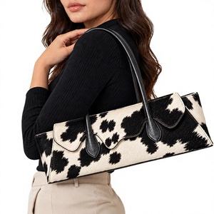 Sac en cuir à imprimé vache avec fermeture à boucle, motif noir et blanc, sac à main à bandoulière - Product Image 1