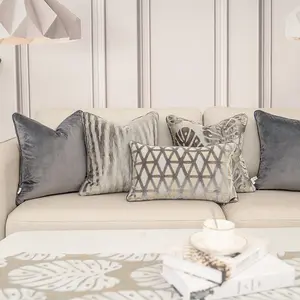 New Trend Modern Luxury Velvet Cushion Cover Wholesale 45x45 3D Jacquard Throw Pillows Case Woven Cushion for Home Decor