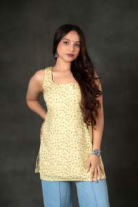 Kurti Corto con Cuello Cuadrado y Estampado Floral Mini/Delicado de Color Rosa de Shifa Trendy para Mujer, Vestido Étnico Cómodo para Uso Diario, Fiestas y Verano - Product Image 4