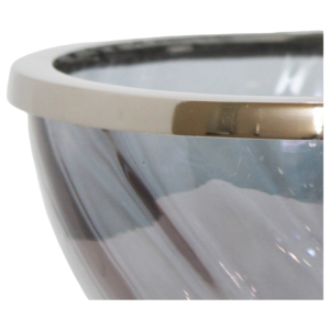 Vaso in vetro con piedistallo testurizzato e dettagli in metallo per l'arredamento del soggiorno, vaso da tavolo moderno - Product Image 2