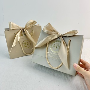 <span class=keywords><strong>Bolsas</strong></span> <span class=keywords><strong>de</strong></span> <span class=keywords><strong>Papel</strong></span> para Regalo con Logotipo Personalizado, <span class=keywords><strong>Bolsas</strong></span> <span class=keywords><strong>de</strong></span> Compras <span class=keywords><strong>de</strong></span> <span class=keywords><strong>Lujo</strong></span> para Ropa, con Asas <span class=keywords><strong>de</strong></span> Listón - Product Image 2