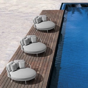 Muebles de Exterior de Lujo, Tumbona Redonda de Mimbre con Estructura de Aluminio, Resistente al Agua, para Piscina - Product Image 1