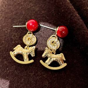 Boucles d'oreilles pendantes en alliage de zinc avec strass en cristal, motif cheval rouge, pour femme - Product Image 2