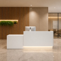 Comptoir de réception en bois massif avec bande lumineuse LED, table de présentation personnalisée pour magasin de bijoux, design d'intérieur