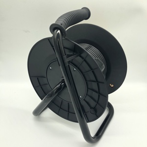 Cavo di alimentazione ad alta capacità avvolgicavo 30m di lunghezza, 3 prese di tensione, 220-250V e protezione da sovraccarico inclusi - Product Image 5