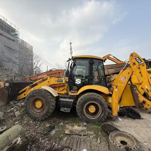 Chargeuse-pelleteuse JCB 4CX haute performance, équipement de construction durable pour travaux d'excavation et de chargement intensifs - Product Image 1