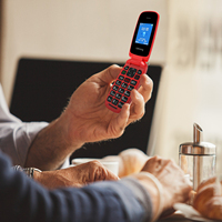 Nueva moda GSM Feature Phone 1,77 pulgadas modelo Delgado Dual Sim teléfono móvil con FM BT fácil de usar teléfono básico