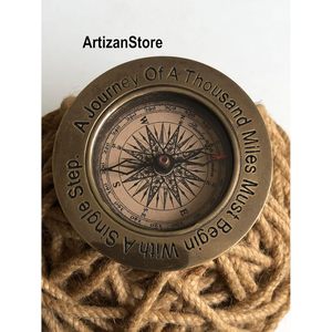 Brújula de Latón con Estuche de Cuero, Brújula de Bolsillo con Dial y Puntero para Senderismo, Navegación y Uso al Aire Libre - Product Image 5