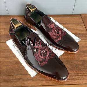 Nouvelles Chaussures Habillées Tendance Brodéées Montantes à Enfiler pour Hommes, Mocassins de Ville à Bout Pointu en Cuir Brillant Léger - Product Image 5