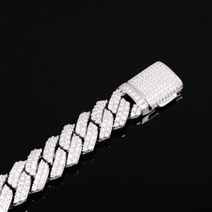 Bracelet cubain en moissanite de qualité export, doté de moissanite haut de gamme et d'un savoir-faire exceptionnel, disponible au meilleur prix - Product Image 2