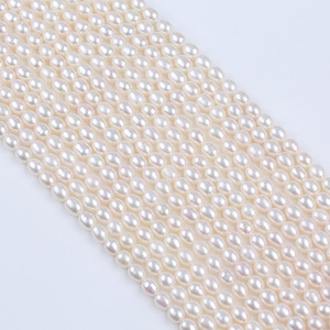 Collier de perles d'eau douce blanches de Zhuji, perles de riz semi-finies pour la fabrication de bijoux avec trou droit, vente en gros - Product Image 2