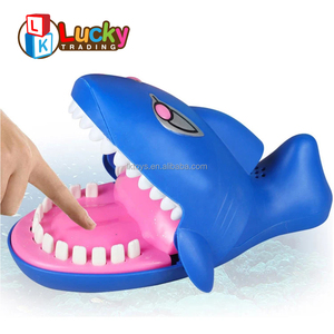 Gioco del Morso: Denti di Squalo con Luce per Scherzi Divertenti, Giocattolo Interattivo per Famiglia, Amici e Feste - Product Image 1