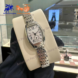 Reloj Tonneau en tono plateado con esfera blanca, números romanos y subesfera - Product Image 1