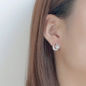 Orecchini a perno con perle a forma di stella e luna, design celeste minimalista, eleganti gioielli da donna alla moda, regalo per l'uso quotidiano - Product Image 6