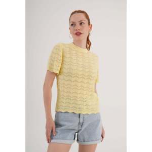 Blusa de Punto Amarilla de Manga Corta para Mujer, Producto al por Mayor con Patrón de Punto - Product Image 4