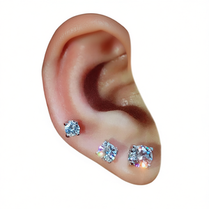 Orecchini a Perno Classici in Oro con Zirconi Rotondi 7x7mm, Montatura a Griffe in Lega, Gioielli Unisex alla Moda - Product Image 1