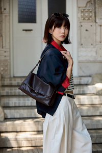 Sac à bandoulière en cuir de vachette cristallin, sac à rabat en cuir tanné végétal, sacoche messager souple en cuir, vente en gros, approvisionnement en vrac - Product Image 3