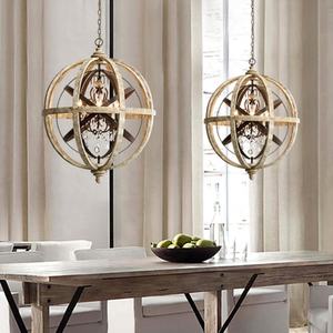 Poltrona <span class=keywords><strong>in</strong></span> <span class=keywords><strong>legno</strong></span> stagionato antico lampadario <span class=keywords><strong>in</strong></span> metallo cristallo plafoniera, media - Product Image 1