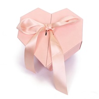 Boîte rigide en carton magnétique à double porte en forme de cœur de luxe avec logo personnalisé, boîte cadeau mystère, boîte à bonbons de mariage, portable, gaufrage