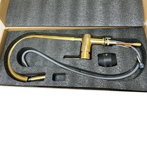 Moderne Küchenarmatur aus unlackiertem Messing mit Antik-Finish und Elektrofunktion, 2-Loch-Installation - Product Image 5