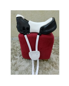 Silla de montar de cuero premium con asiento cómodo y costuras duraderas para uso profesional y recreativo. - Product Image 3