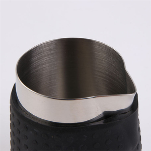 Pichet à café et lait en acier inoxydable noir de 350 ml avec couvercle en silicone résistant à la chaleur pour latte art - Product Image 3