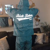Streetwear personnalisé avec fermeture à glissière Jogger en polyester réfléchissant Survêtement Veste à capuche coupe-vent en nylon Ensemble short de jogging Survêtement pour hommes