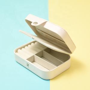 กล่องใส่เครื่องประดับหนัง PU รูปทรงสี่เหลี่ยมผืนผ้าแบบยืดหยุ่น - Product Image 3