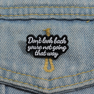 Pin de Esmalte con Frase Divertida, Broche de Metal, Insignia para Solapa, Joyería, Accesorio para Mochila, Regalo - Product Image 1