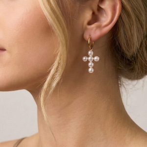 Conjunto de Collar y Aretes con Perlas de Imitación Cruz Dorada para Mujer, Regalo de Boda o Compromiso, Joyería de Acero Inoxidable Chapada en Oro de 18K - Product Image 4